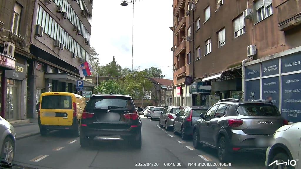 Street view near Borolini hookah shop