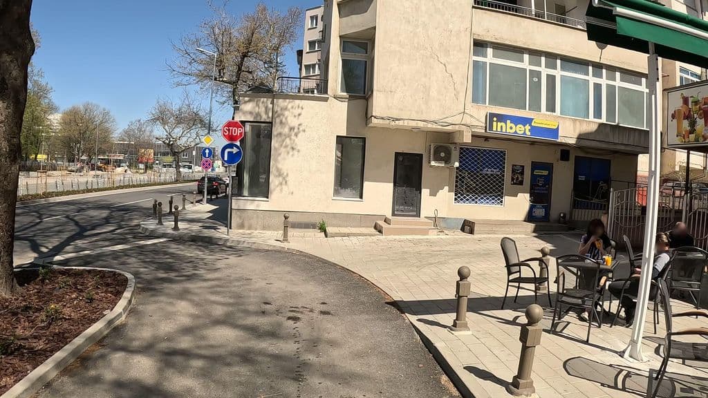 Street view near Shisha bar Parallel