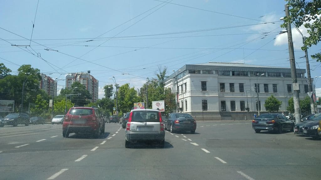 Street view near Narghilea de LUX