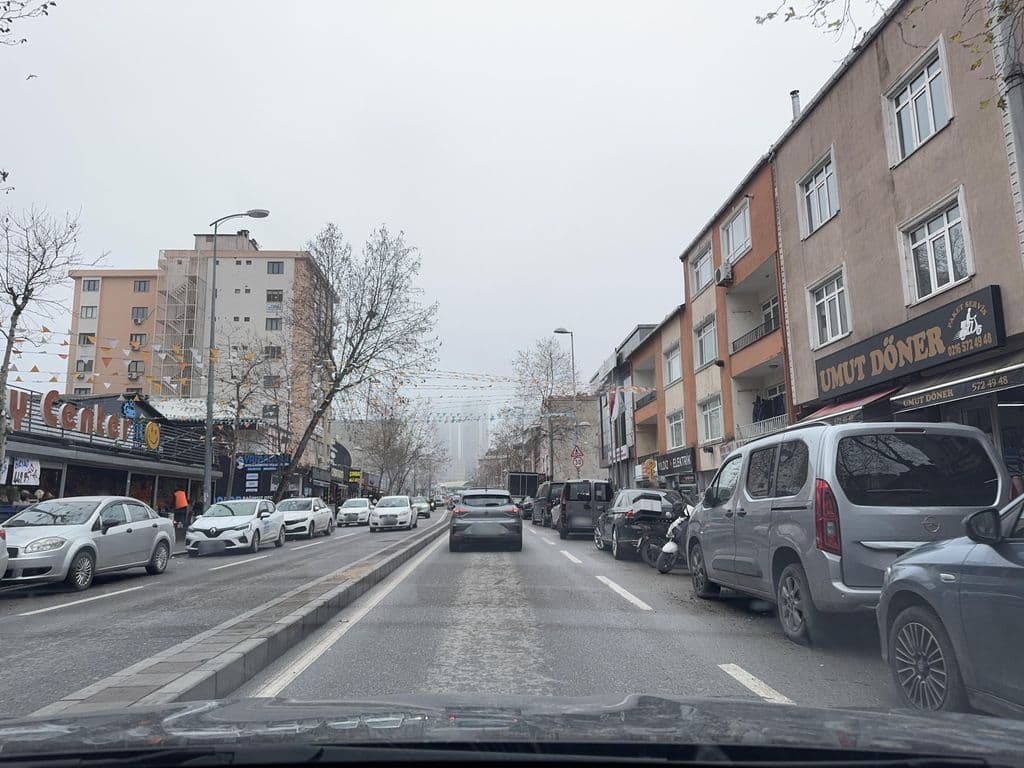 Street view near Bahrin Nargile