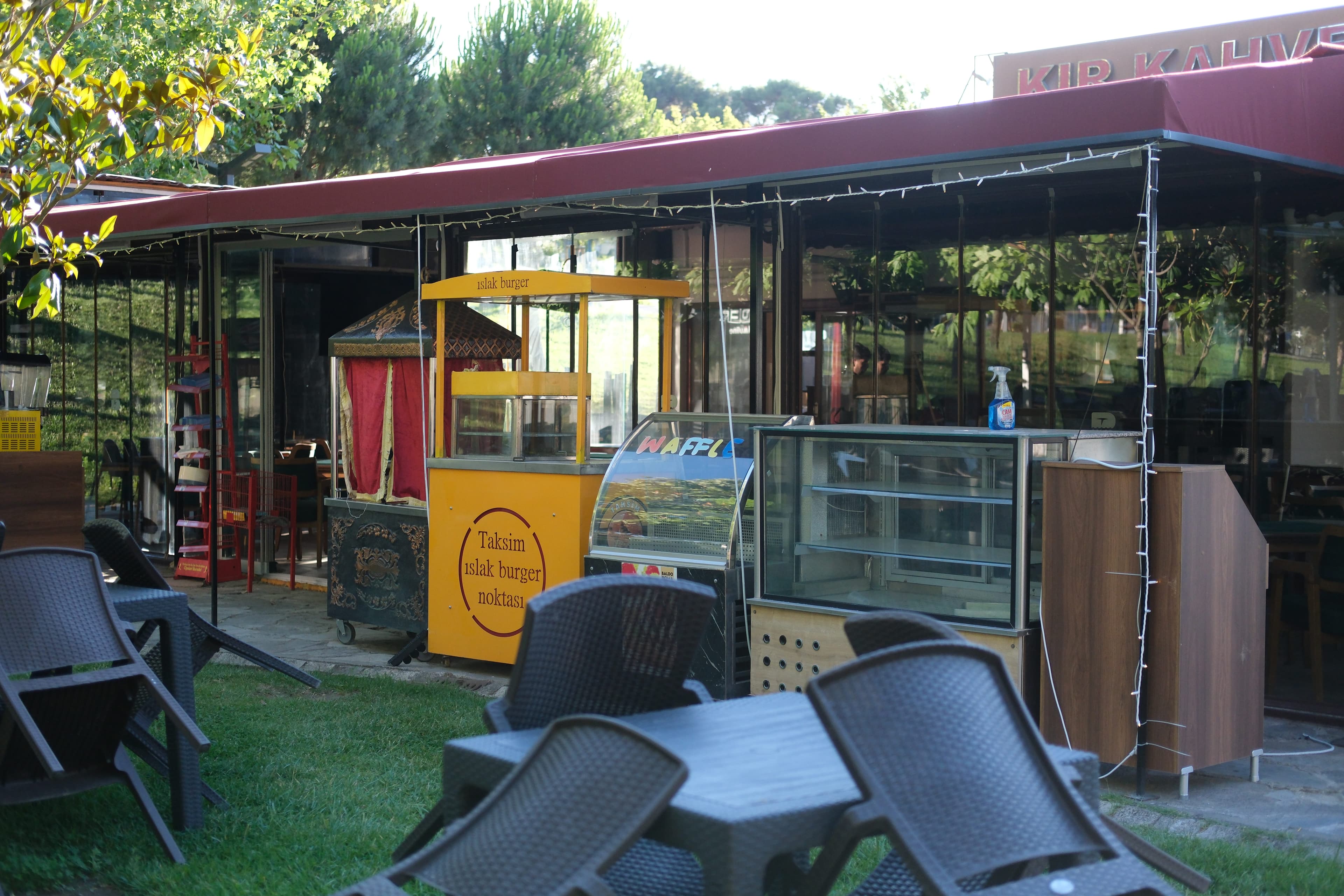 Asri Kafe & Kır Bahçesi & Nargile