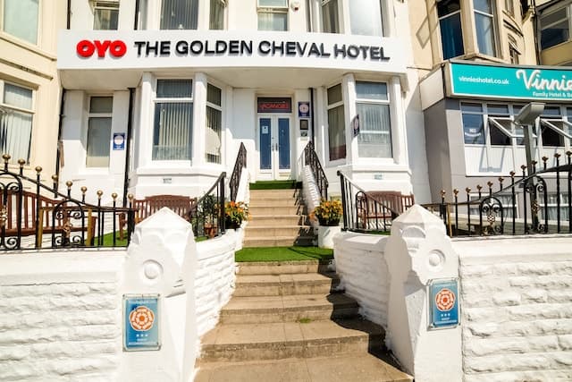 OYO The Golden Cheval Hotel And Shisha Bar photo 3