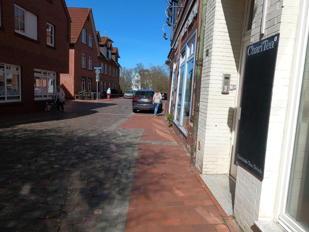 Street view near Papiccino Cafe