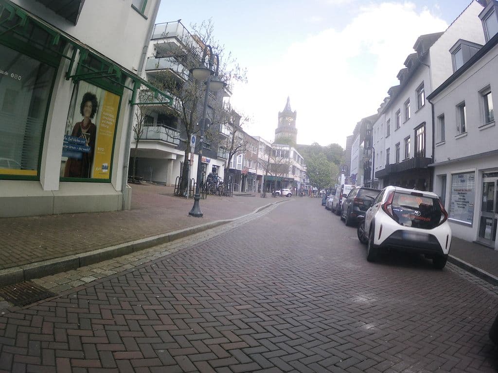 Street view near Shishahood