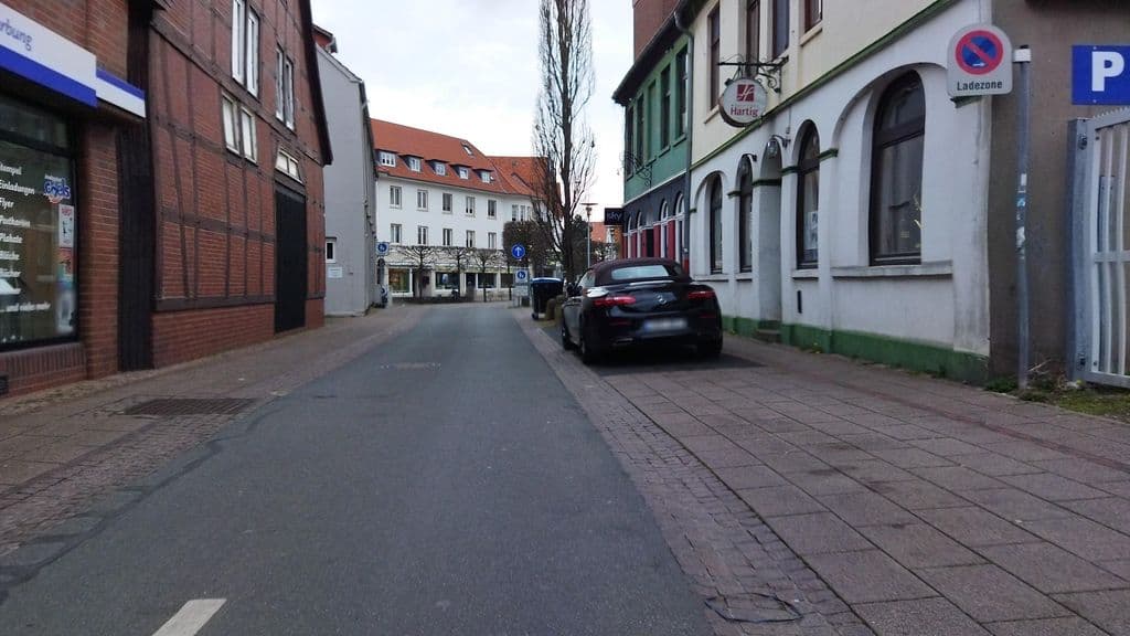 Street view near Cataleyas