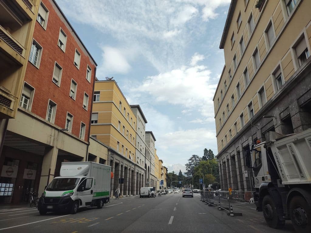 Street view near La Cave Shisha Lounge