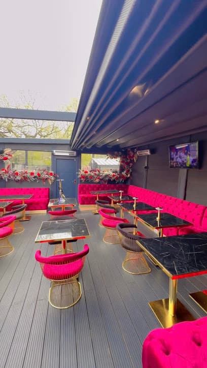 Venue 5 lounge photo 1