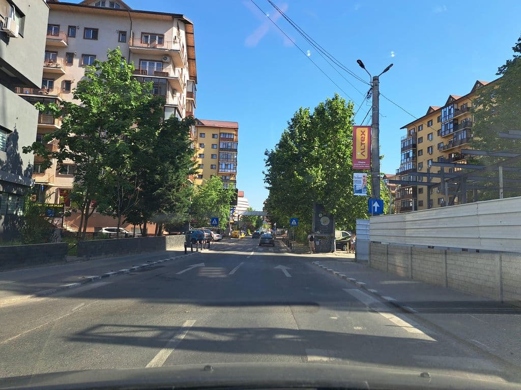 Street view near Elitte SkyBar Restaurant