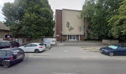 Menza előtti dohányzó