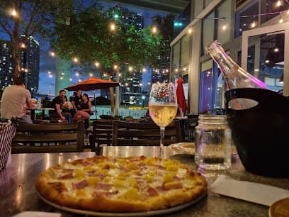 Friend's Market & Bistro photo 1