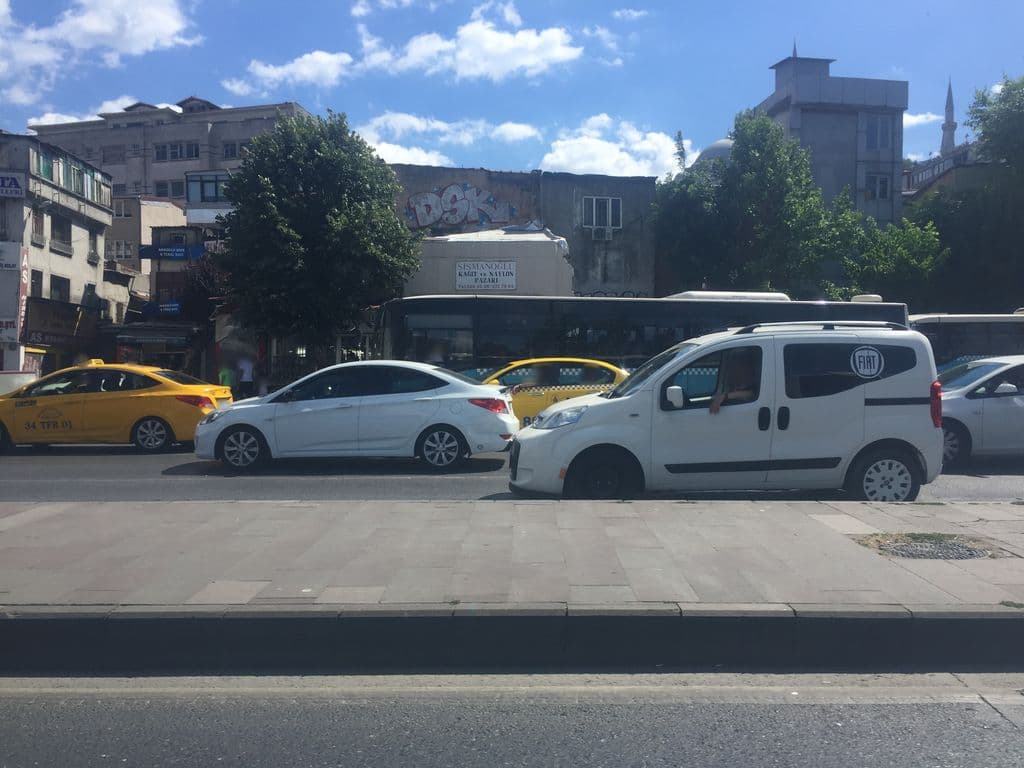Street view near Eminönü Nargile