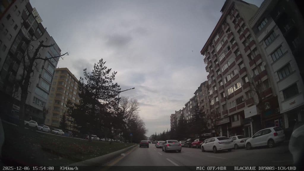 Street view near Saltanat Nargile