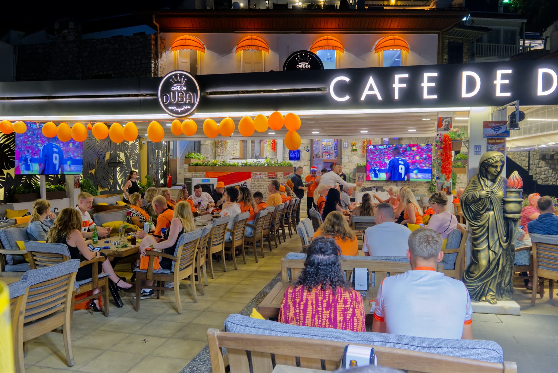 Cafe de dubai photo 2
