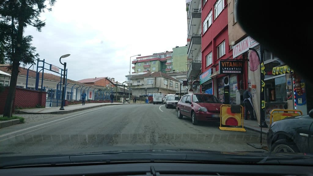 Street view near Özçelikhan Nargile ve Tütün (Rize)