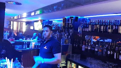 Opera : Restaurant & Lounge