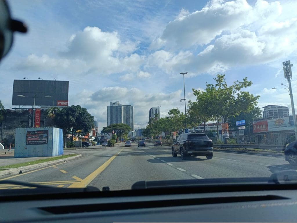 Street view near Shisha Dubai1