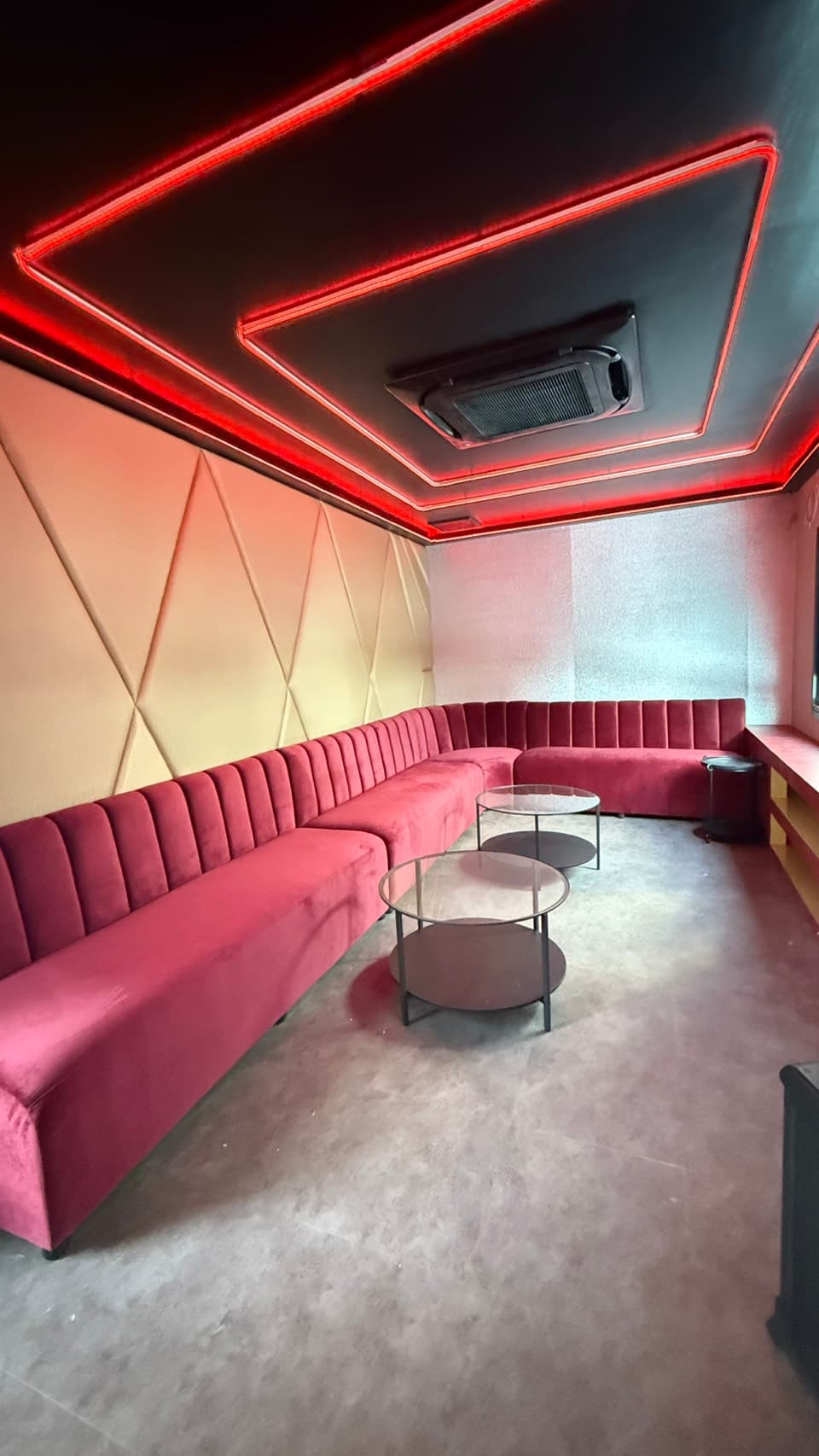 Dragon Shisha & KTV Rooftop Bar & Lounge photo 3