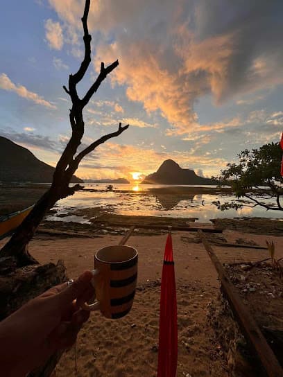 Dusa Beach Front Restaurant - El Nido