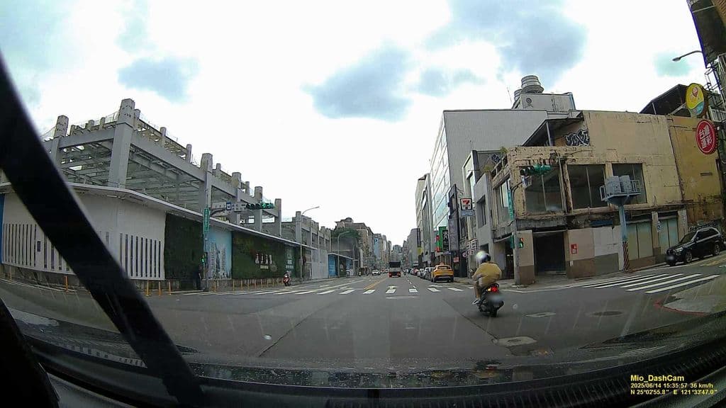 Street view near Cloud Shisha Bar