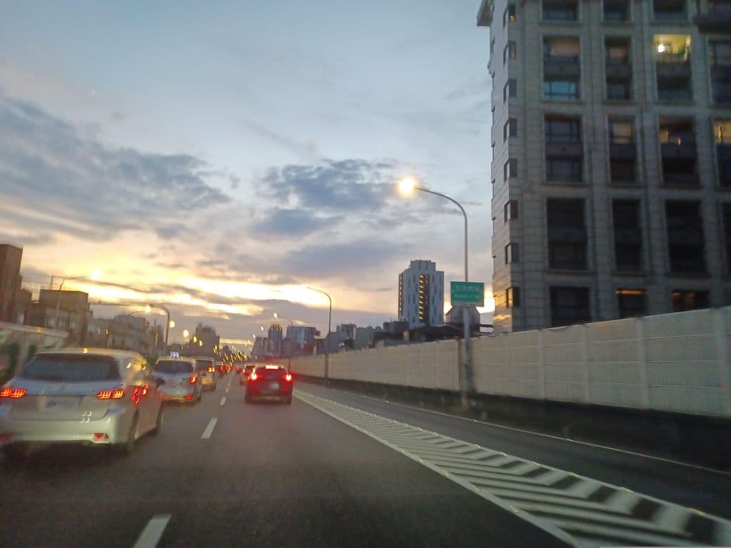 Street view near WŨ Shisha Café