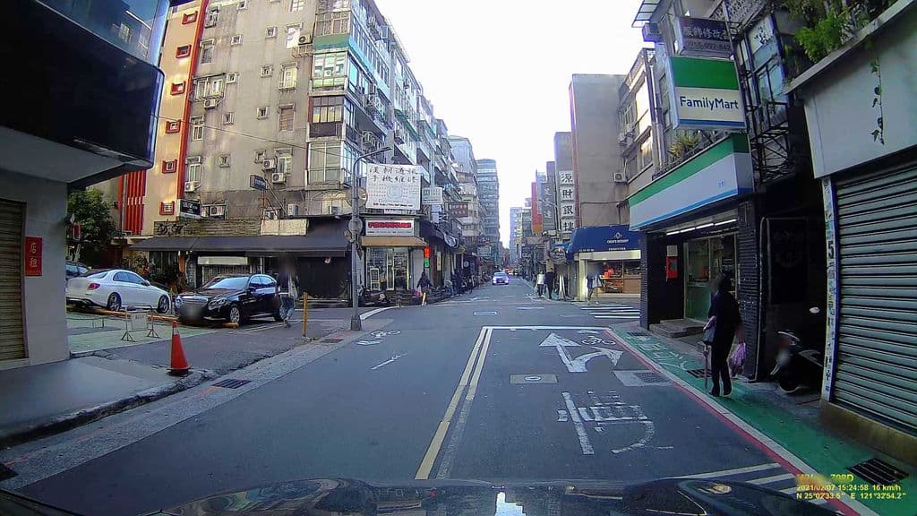 Street view near 龍九 Kowloon｜東區餐酒館｜忠孝敦化美食