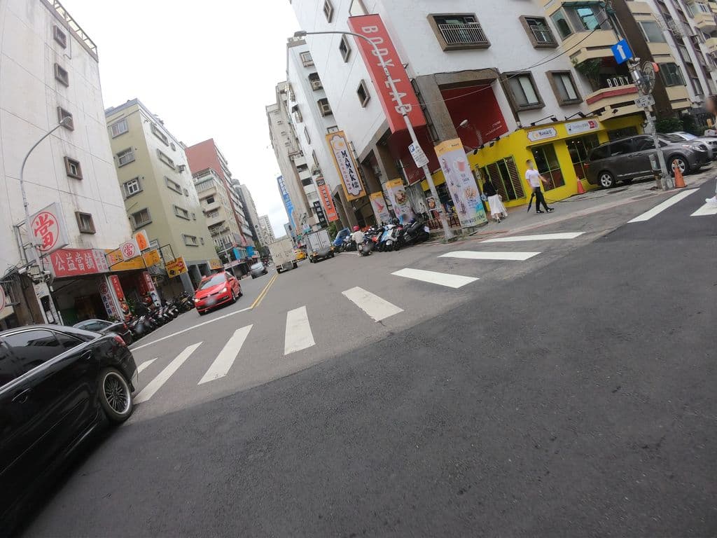 Street view near Juicetail Bar | 台北妹酒之王