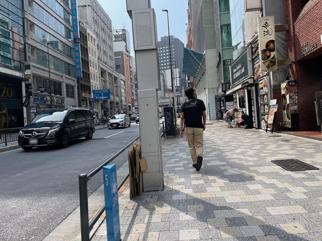Street view near Shisha Bar dot.(六本木 シーシャ バー ドット)