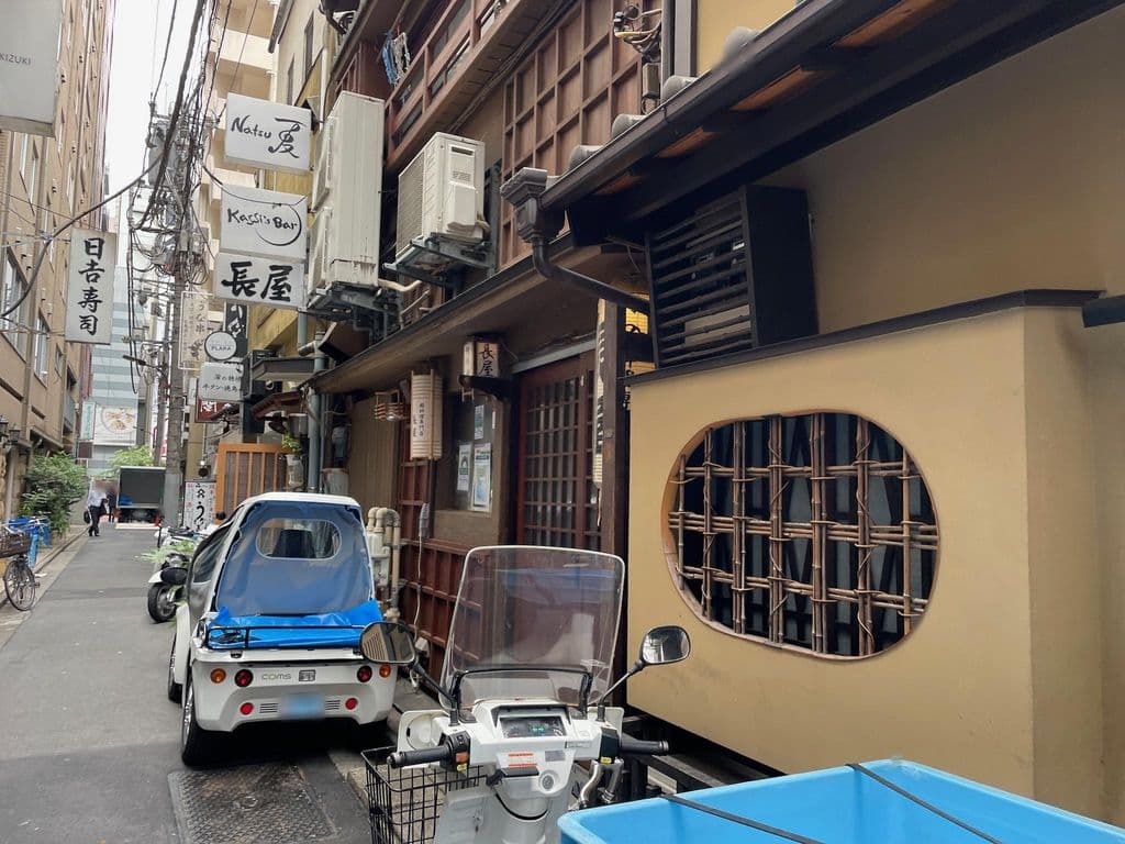 Street view near 新橋 シーシャ SMOKY LOUNGE Corvo