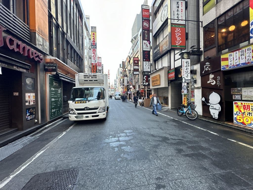 Street view near Shisha cafe & bar suien in shinjuku