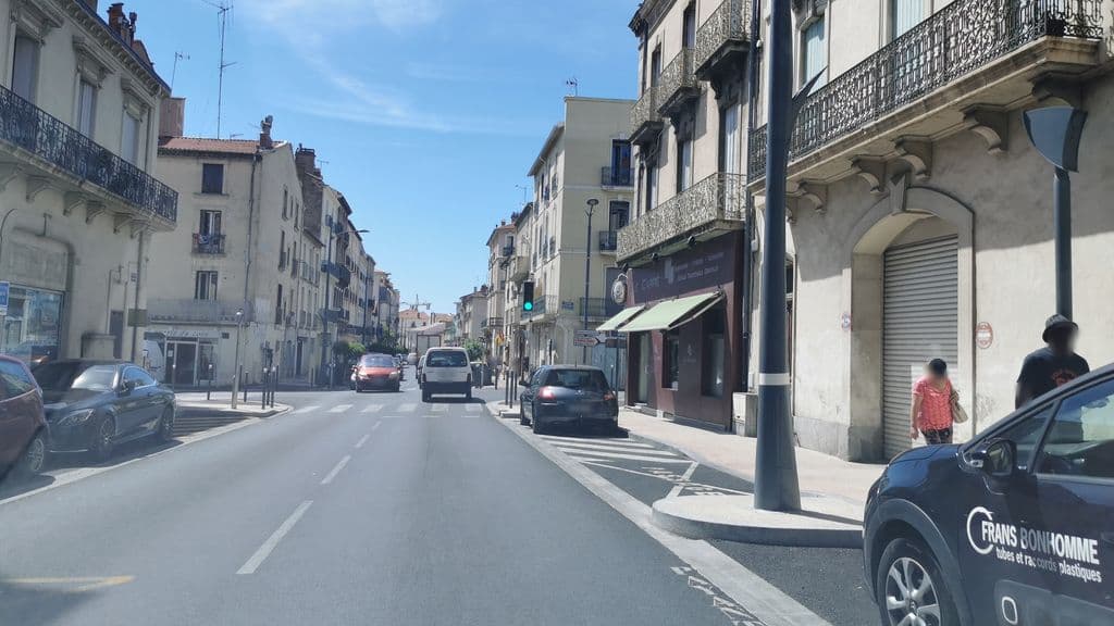 Street view near Bar A Chicha le MINT