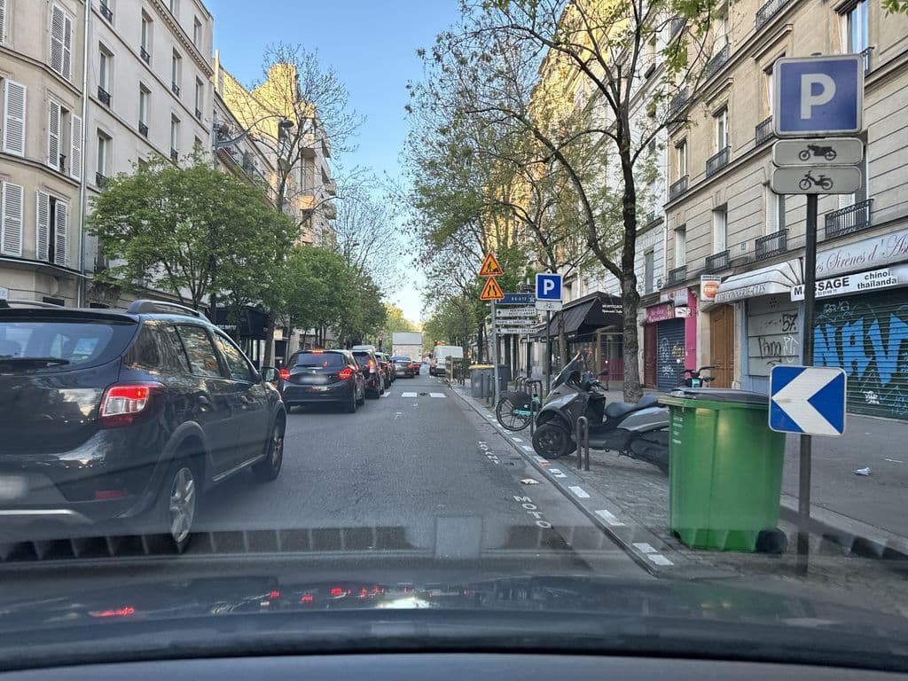Street view near Le 66