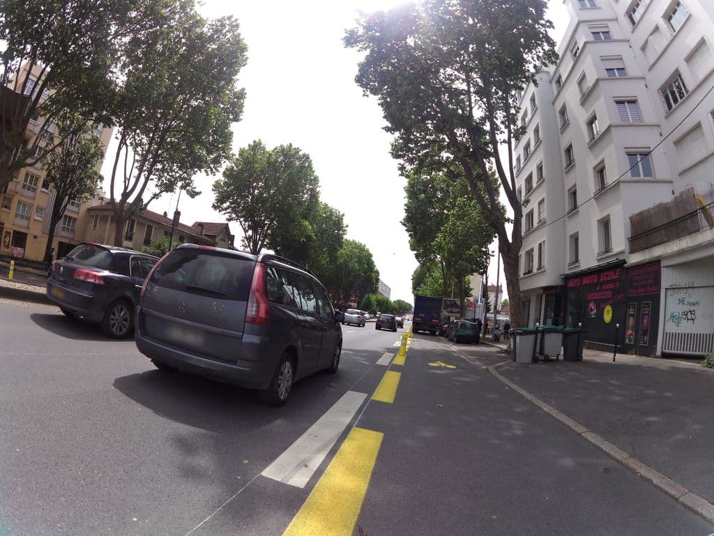Street view near Le Colisée