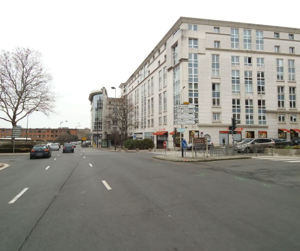 Street view near Le Tulum 92 / chicha Boulogne / Versailles / Nanterre