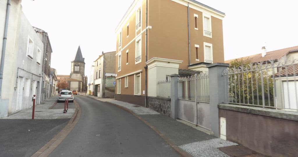 Street view near L'Emirates Chicha