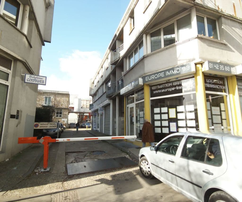 Street view near La Charbonne - Magasin chicha, puff,accesoires, e-liquide, cigarette électronique bar a parfum