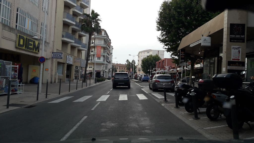 Street view near Le 921