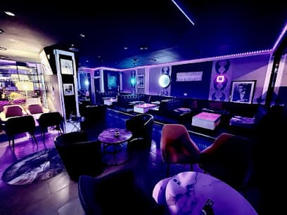 BZK Shisha & Cocktail Lounge مقهى الآغا
