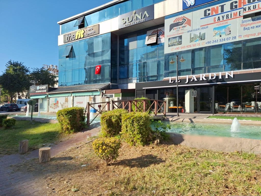 Street view near Le Jardin Cafe