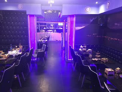 Billionaire lounge photo 1
