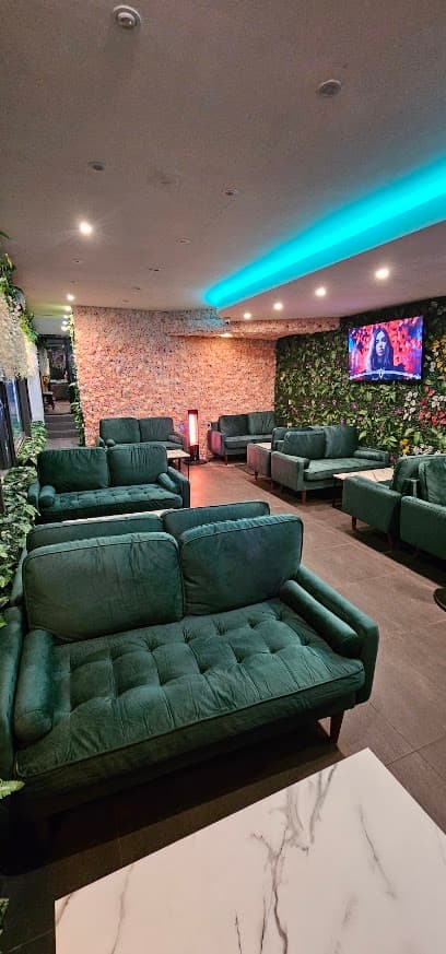 Ivy lounge photo 3
