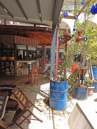 Modern Çarşı Havuzlu Bahçe (Nargile Keyfi)