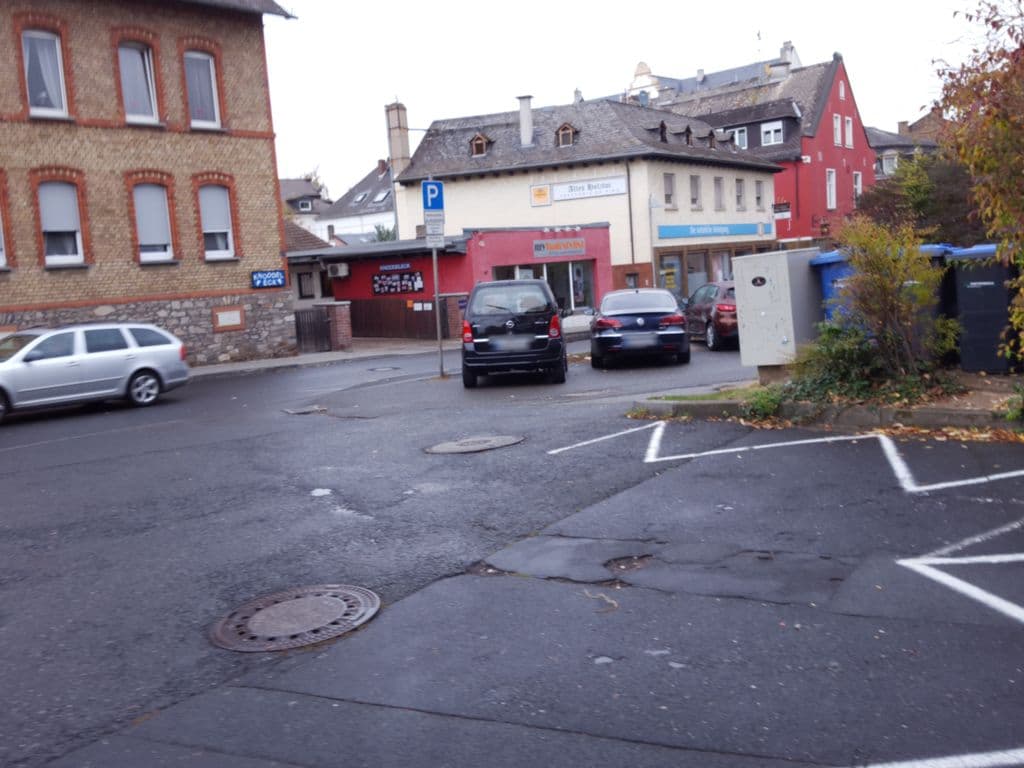 Street view near LiVe Shishalounge