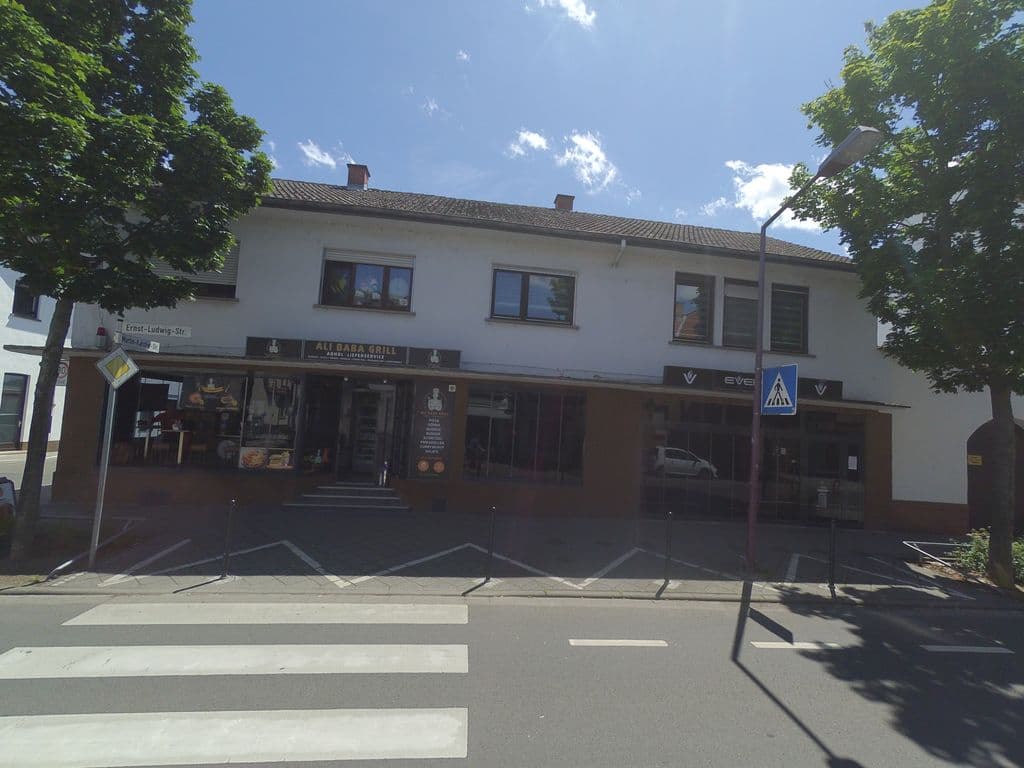 Street view near Skyline