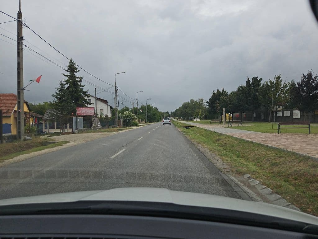 Street view near Alibaba Kávéház, Shisha bar