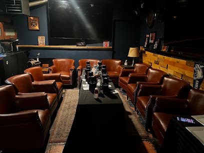 THE CROWNE Cigar Lounge