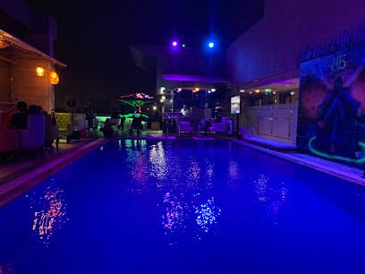 BIG BOSS CAFE & LOUNGE