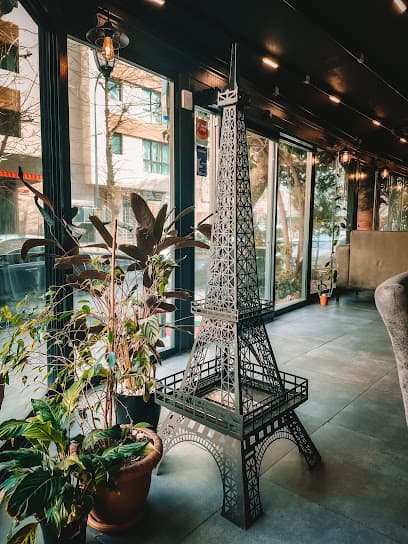 Delmonico's Lounge & Nargile Cafe