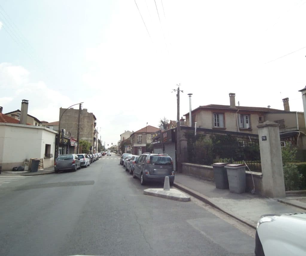 Street view near Chicha le 100