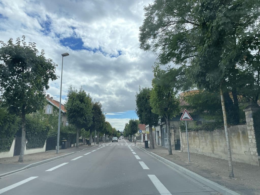 Street view near Neefo