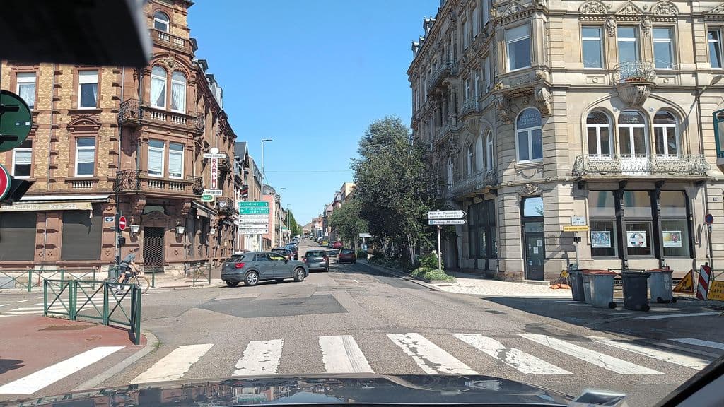 Street view near LE NUMBER